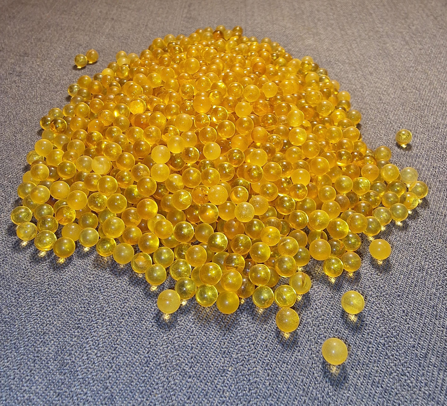 Polished Lemon Baltic Amber Beads: 5mm Round, No Hole (20pcs)